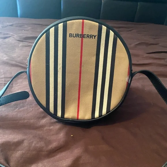 Leather Burberry bag - Picture 2 of 2